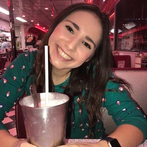 Meet your Posher, Alexis